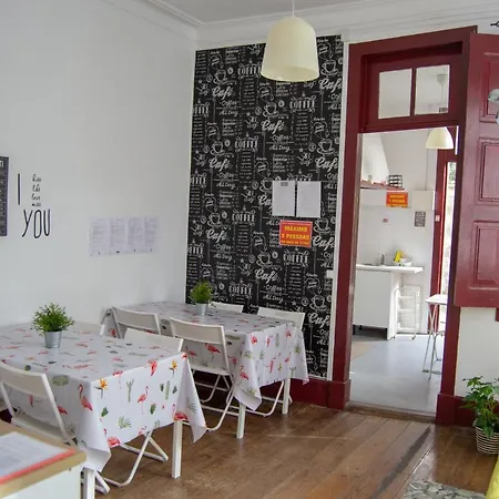Pb4 House Hostal *