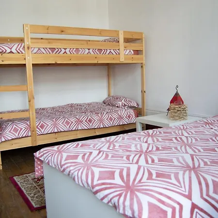Pb4 House אכסניה בראגה