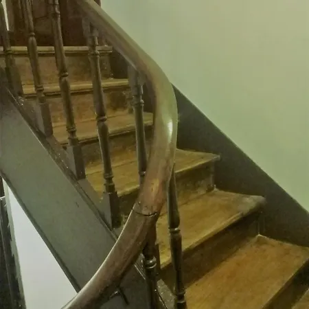 Pb4 House Hostal *